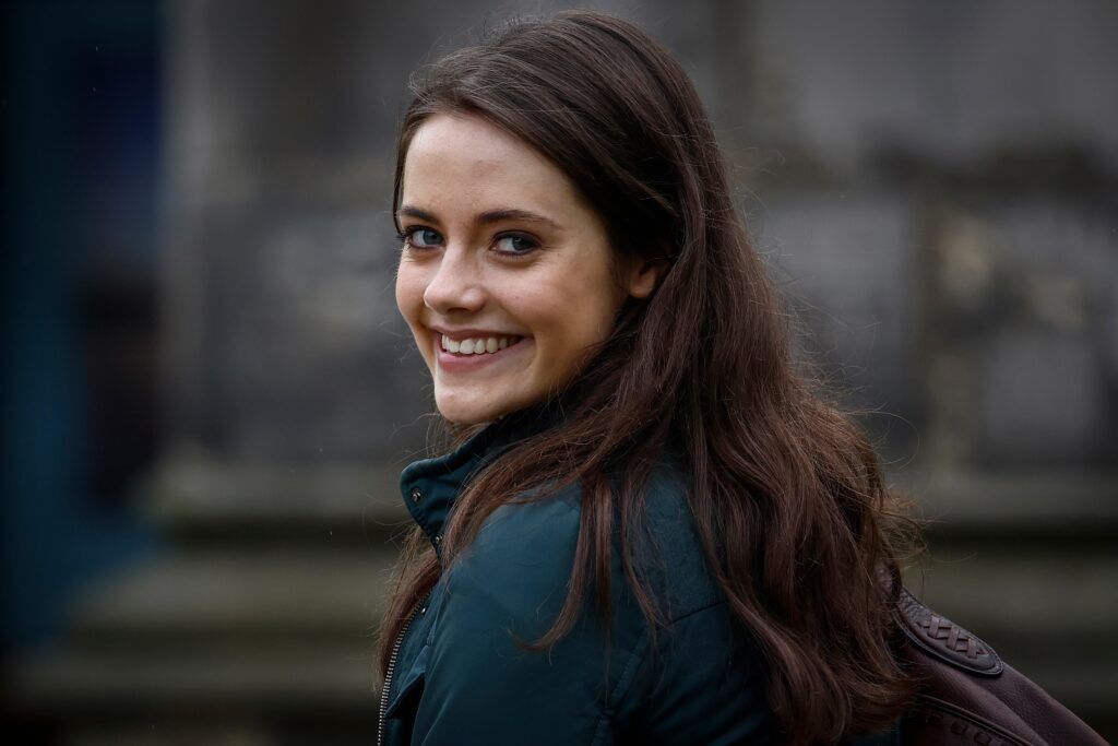 Meg Bellamy de The Crown revela los trucos de maquillaje y peinado que aprendió para interpretar a Kate Middleton