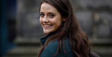 Meg Bellamy de The Crown revela los trucos de maquillaje y peinado que aprendió para interpretar a Kate Middleton
