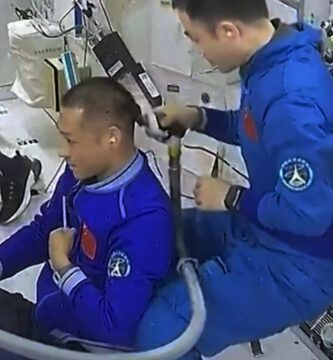 Vea cómo los astronautas chinos se cortan el pelo a bordo de la estación espacial Tiangong (vídeo)
