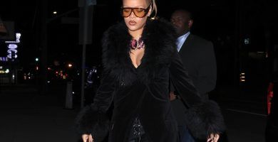 Rihanna sale luciendo dos joyas vintage