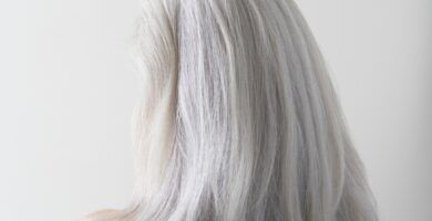 ¿De dónde viene el cabello gris?